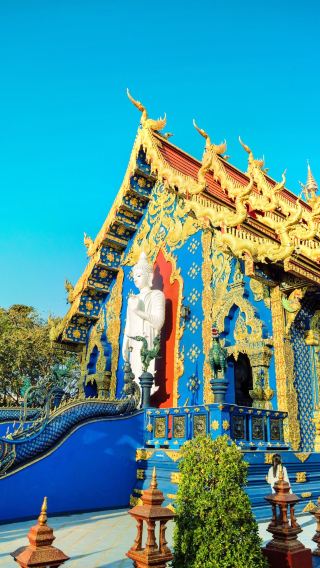 Chiang Rai Black, White, and Blue Temples Day Tour