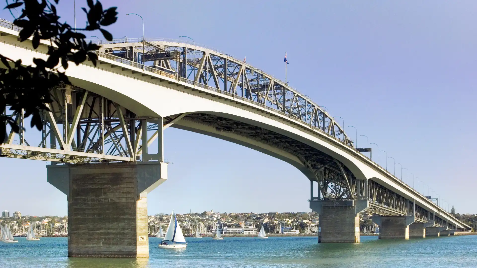 Hotel dekat Auckland Harbour Bridge