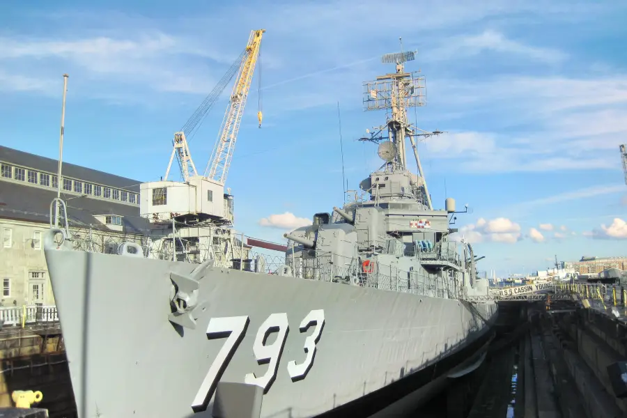 United States Naval Shipbuilding Museum & USS Salem