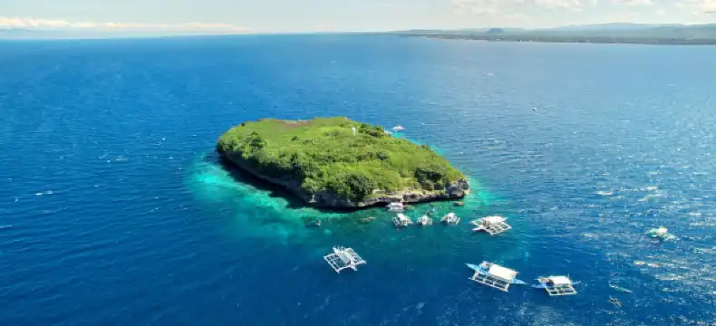 Hotels near White Beach