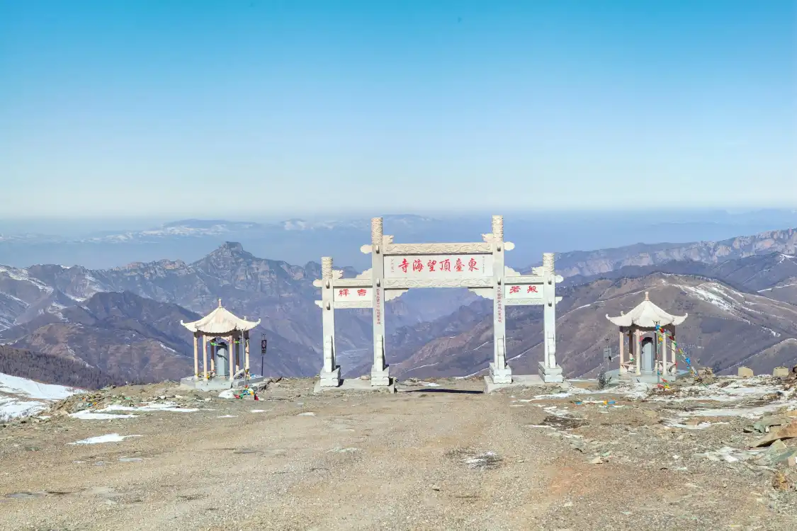 Hotels near Dongtai Peak