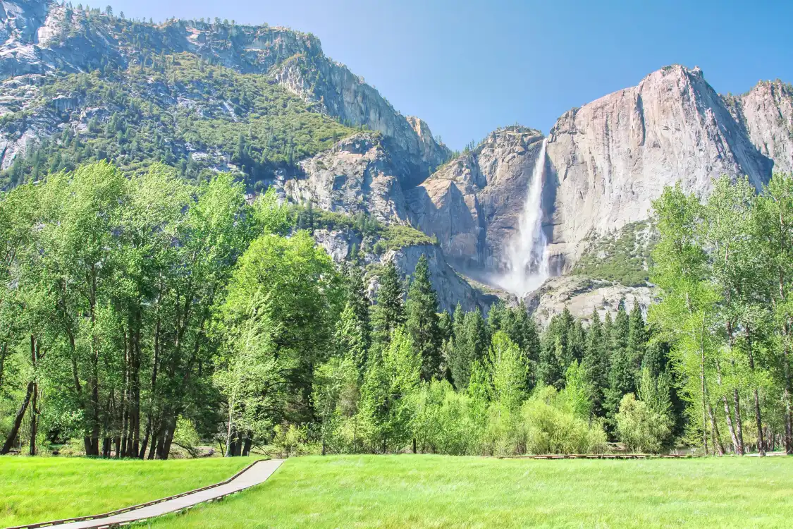 Hotels near Yosemite Falls