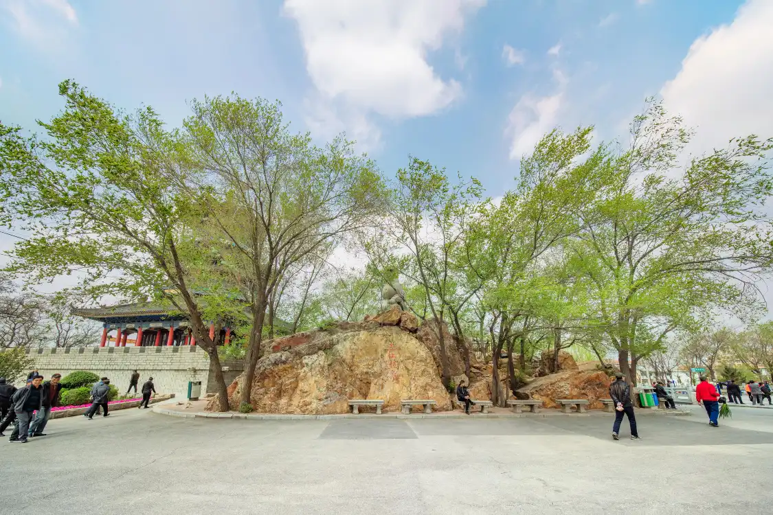 Hotels near Cuoshishan Park