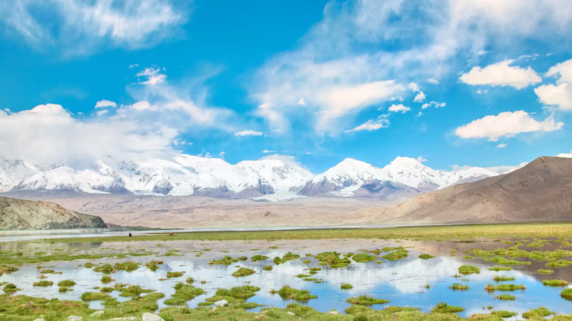 Hotels near Karakoram Highway