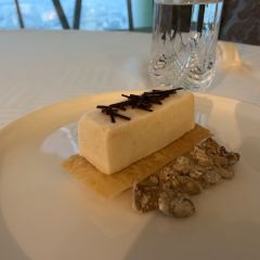 LUTECE French Revolving Restaurant 여행 사진