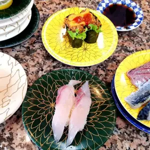 일본에 가면 스시는 꼭 먹어줘야죠, 고등어회와 고등어 스시
.
여행이 영어로 뭐지?
👉일본 여행 기록
(Okinawa, Japan)

#trippal #일본여행 #오키나와 #2016