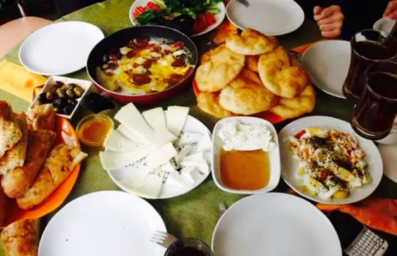 Saray Ciftligi Kahvalti ve Yemekevi