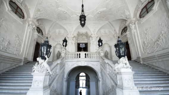 Schönbrunn Palace, Hof Palace, Stephen's Cathedral, and Golden Hall Vienna 1-day tour