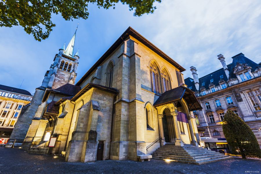 Compare 5 airports near Lausanne