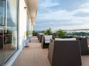 Lobby Lounge & Sunset Terrace