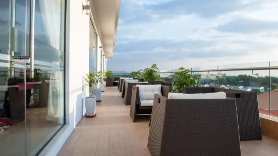 Lobby Lounge & Sunset Terrace