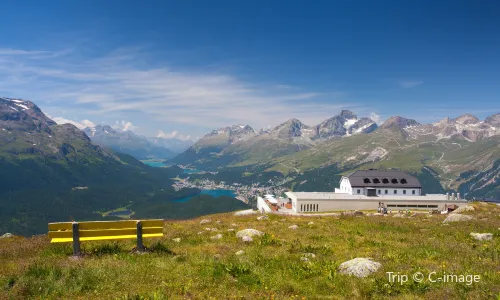 莫塔斯穆拉格峰