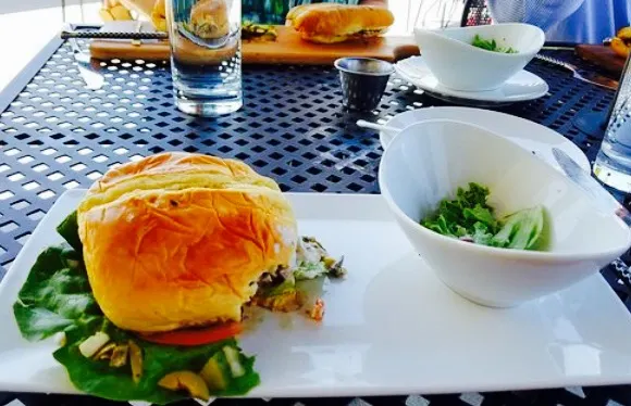 712 Eat + Drink