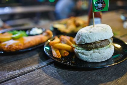 The Irish Embassy Pub, Restaurant and Sports Bar