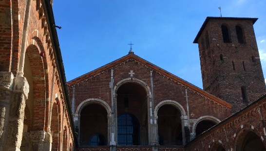 圣安布雷佐教堂是米兰最古老的教堂之一，因此有很多传说。可以在