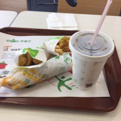 华莱士·全鸡汉堡(中山南路店) User Photo