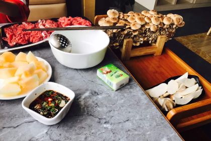 粤牛潮汕牛肉火锅(万达国贸店&东园东路店)