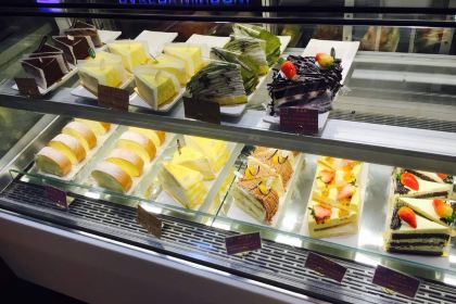 ZHONG SHAN SHI DAN QI OU PA NA DE LUO HONG BEI SHENG HUO GUAN