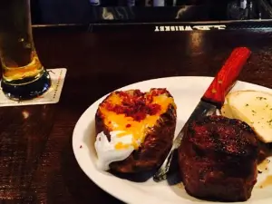 Polo Bar & Grill