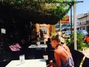 Willy's Bar