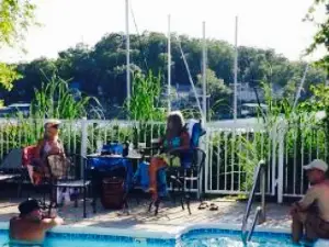 LakeSide Cafe at Ozark Yacht Club