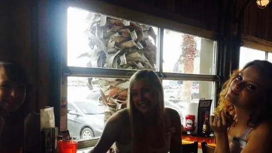 Hooters