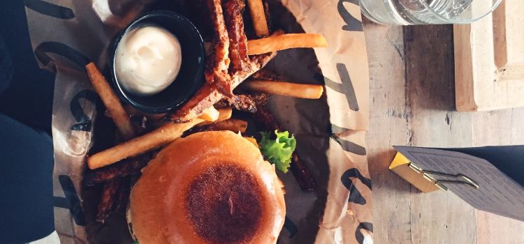 Tugg Burgers