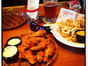 Hooters