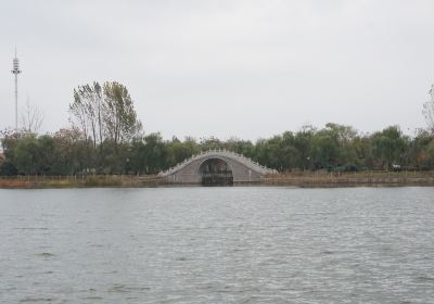 Hou Yi Park (North Gate)