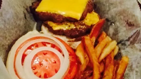 Bumpers Bar & Grill in Mentor