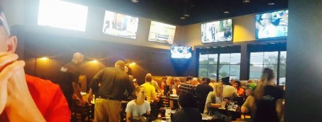 Monelli's Italian Grill & Sports Bar