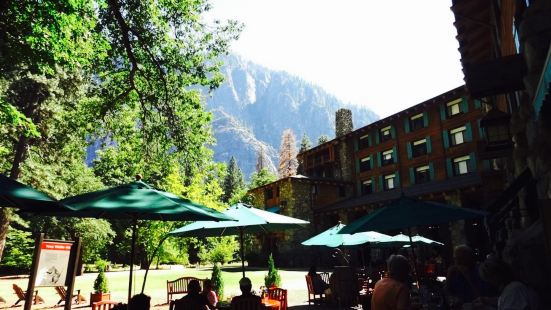 Majestic Yosemite Hotel Bar
