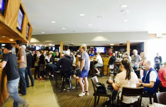 Flying Horse Bar & Brewery