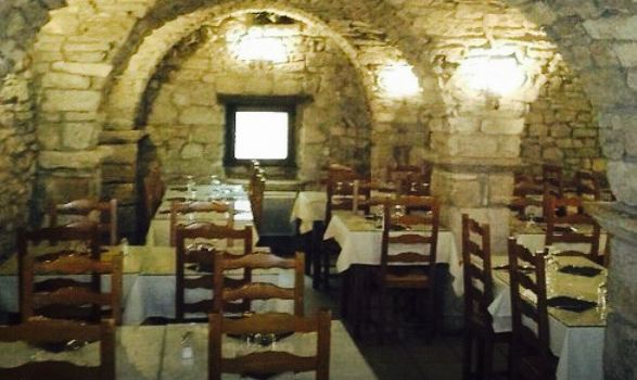 Le Caveau