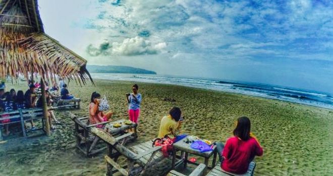 Bamboo Cafe & Resto Pangandaran