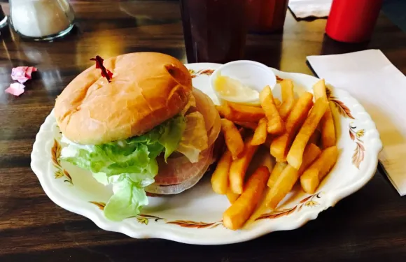 H & H Lakeview Restaurant