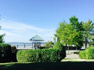 Auberge-L'etoile-Sur-Le Lac