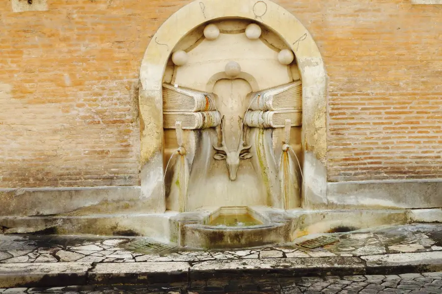 Fontana Dei Dioscuri