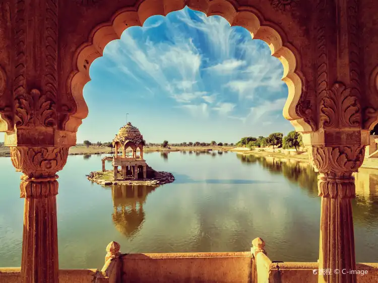 Hotels near Gadisar Lake