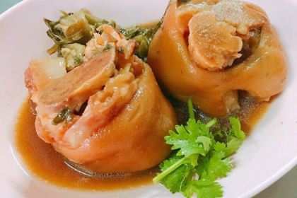 Kha Mu Charoensang Silom