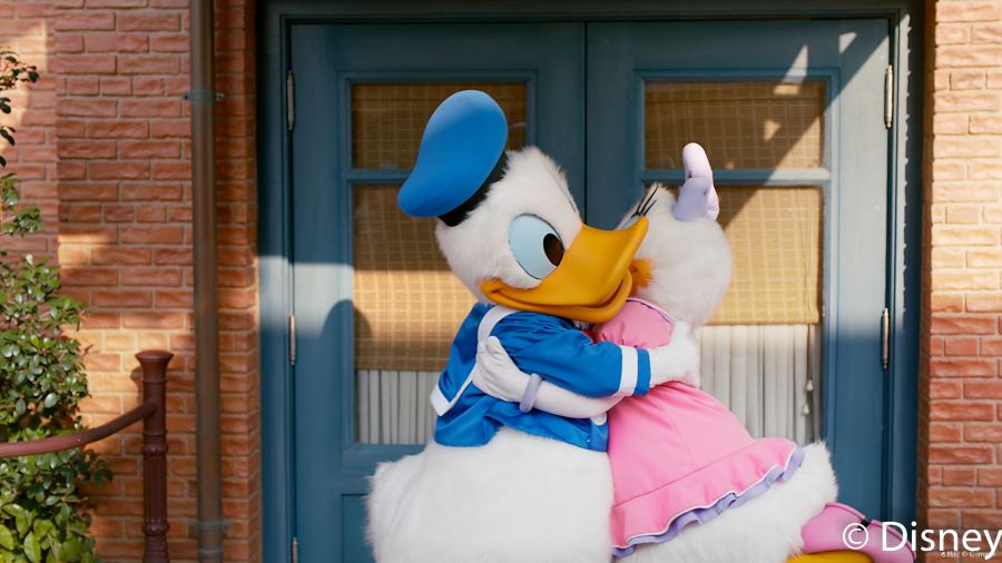 Meet Minnie Mouse And Friends At Mickey Avenue