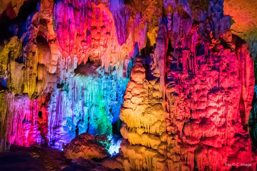 Swallow Cave in Jianshui