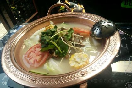 Shi quan Jiu mei wild mushroom hotpot