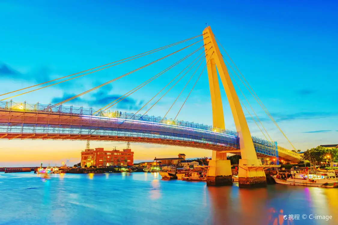 Hotels near Lover's Bridge