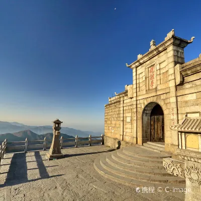 Отели рядом со станцией Shaoshan South жд вокзал