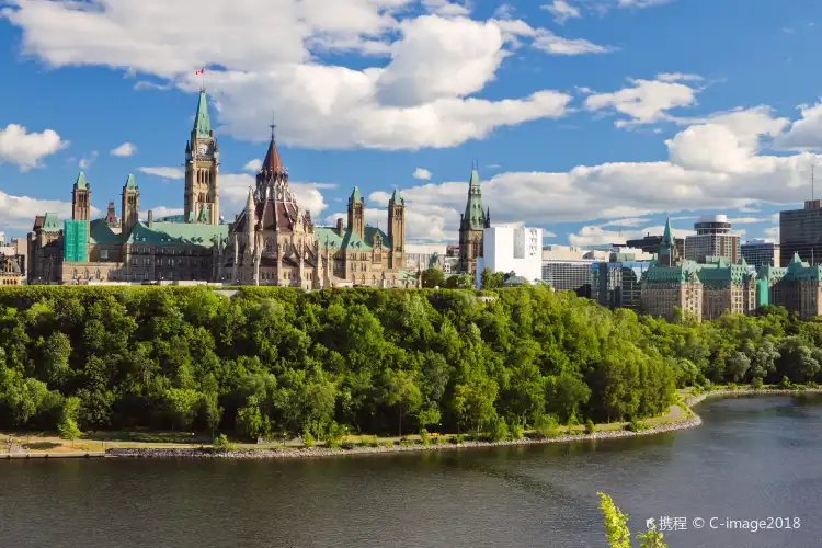 Hotels near Parliament Hill