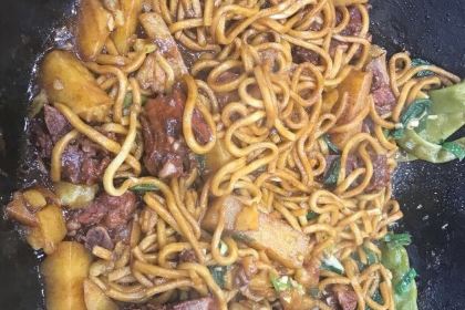 贝之尔铁锅焖面店(恒泰综合楼店)
