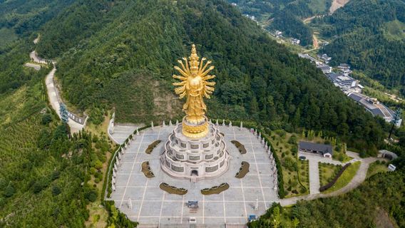 Miyin Temple - Weishan Giant Buddha
