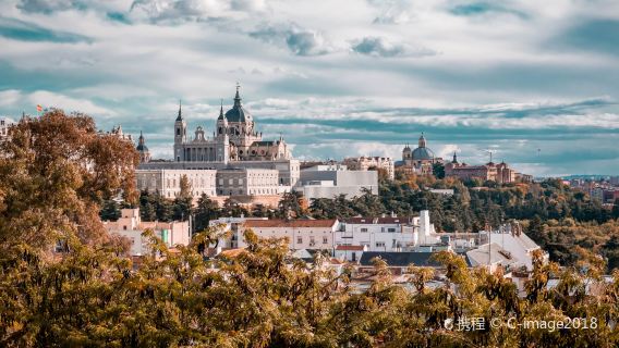 Royal Palace, Prado Museum, and El Escorial Monastery one-day tour from Madrid|Chinese/Mandarin car