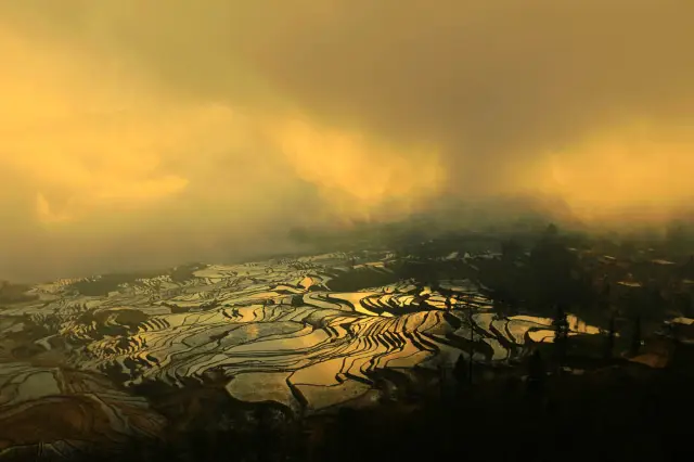 Sea of Clouds Sightseeing in Yuanyang